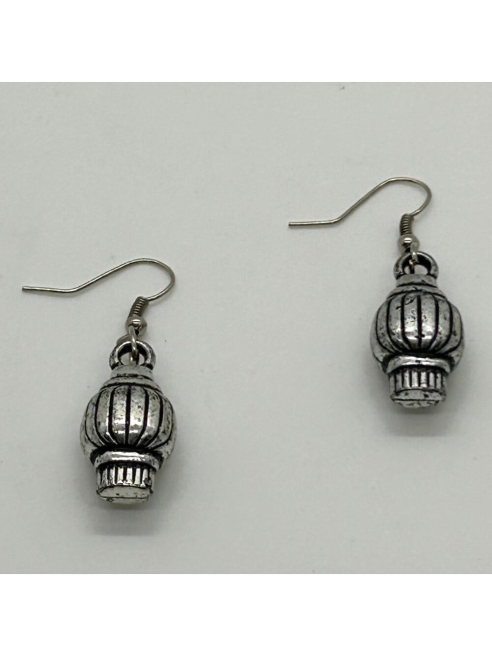Modernist Silver-rone Acrylic Dangle Drop Earrings Textured Bead Boho Fashion